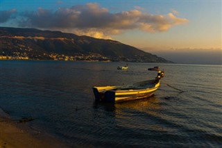 Албанија